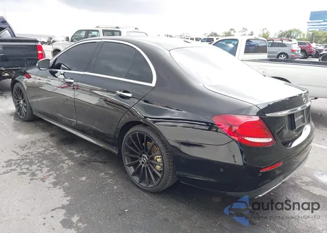 2017 Mercedes-Benz E 300 z USA, uszkodzony, nr VIN WDDZF4JB8HA174469